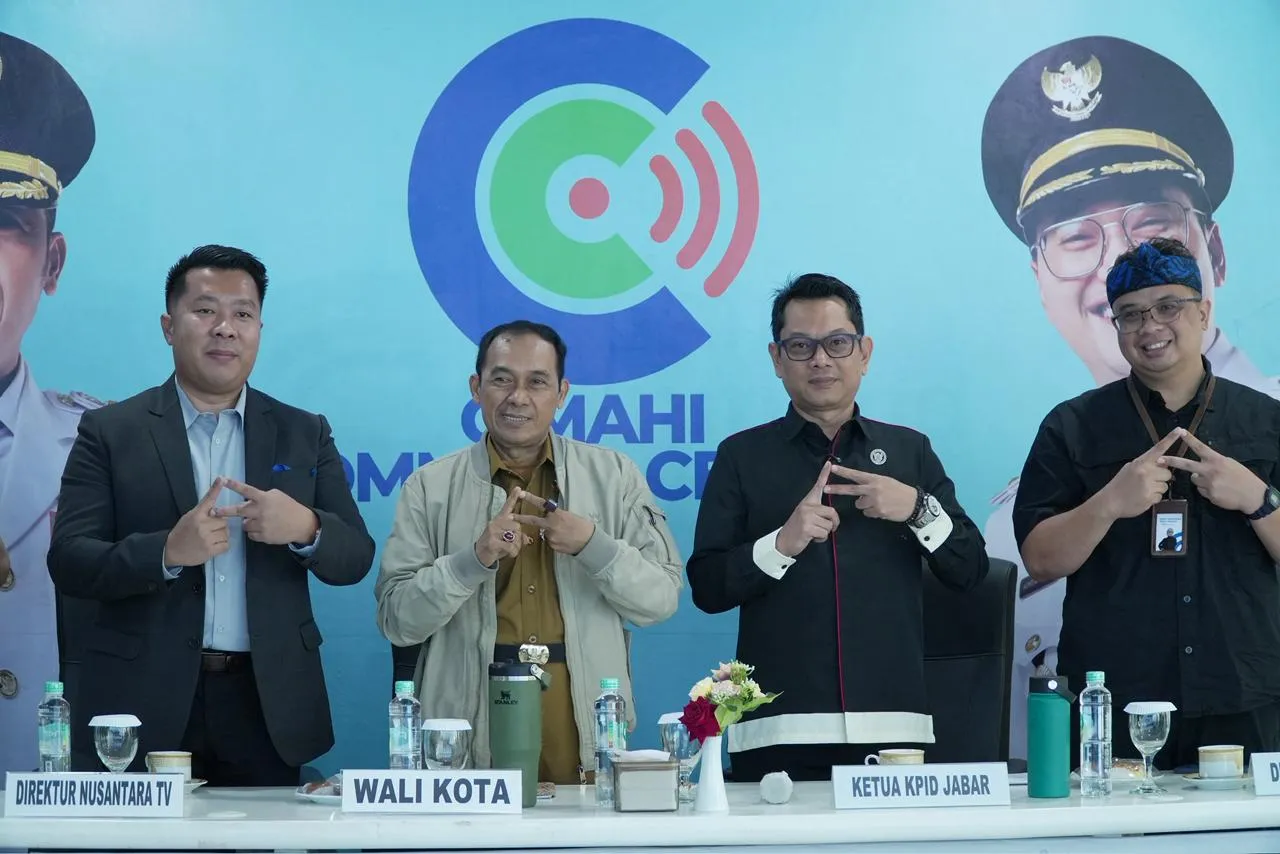 Menepis Hoaks dengan “Penyiaran Lestari”, KPID Jabar Resmi Luncurkan Logo Anugerah Penyiaran 2026 di Cimahi