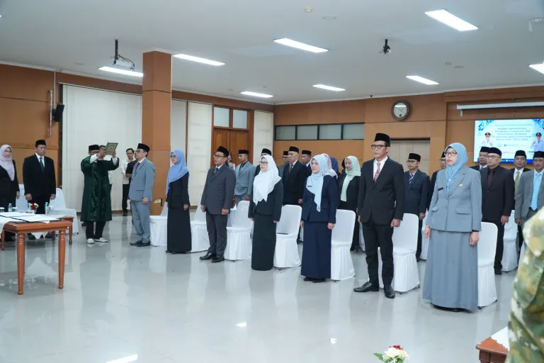 Perkuat Layanan Publik, Pemkot Cimahi Lantik 10 Pejabat Baru di Tengah Tantangan Fiskal