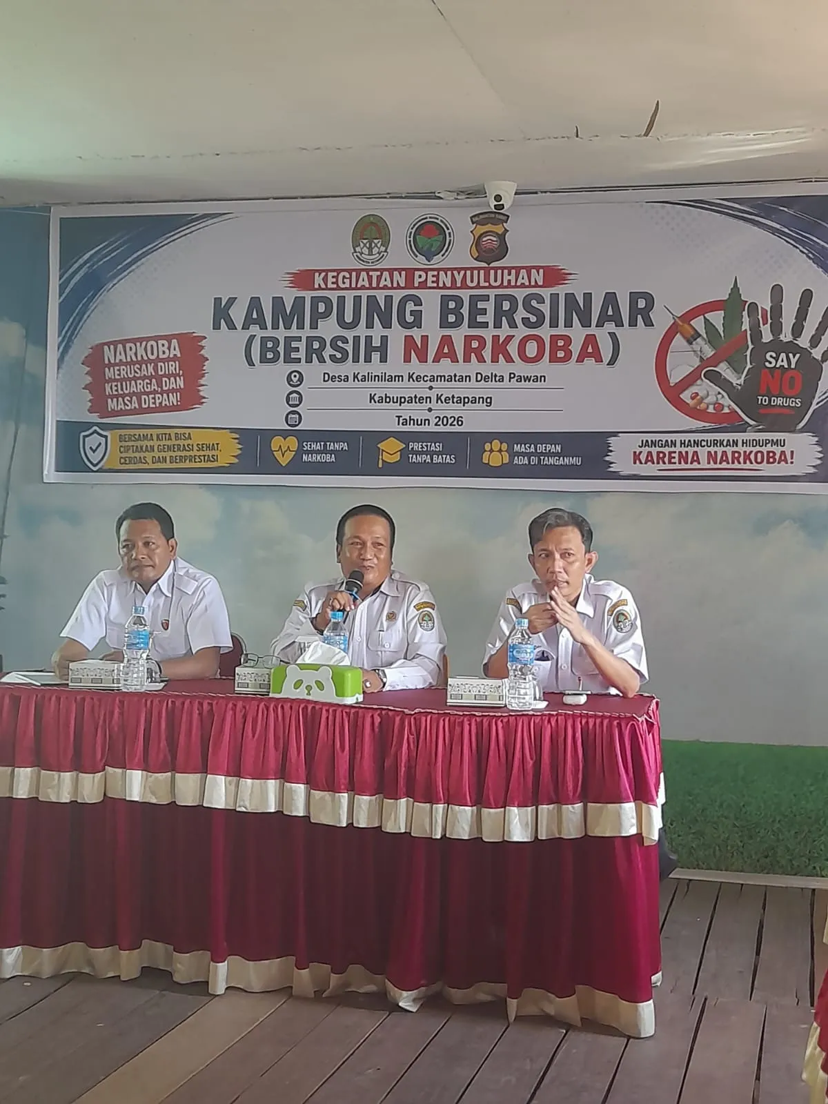 Kasat Narkoba Polres Ketapang Bersama Kapolsek Delta Pawan Laksanakan Penyuluhan Kampung Bersinar dan Sosialisasi Bahaya Narkoba di Desa Kalinilam