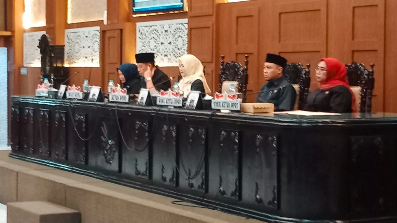 Rapat Paripurna DPRD Kota Probolinggo Fokus Pada Regulasi Sosial, PKL Dan Wisata