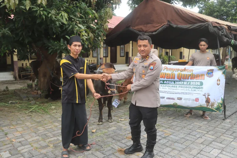 Idul Adha 1447 H, Polres Probolinggo Satukan Kebersamaan Lewat Sholat Ied dan Qurban