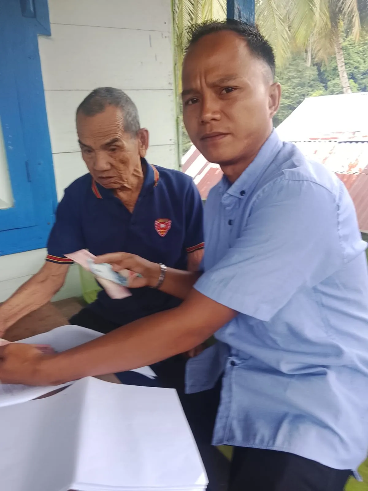 Pemdes Napal Melintang Salurkan BLT DD Door to Door, Utamakan Warga Disabilitas,Lansia,Janda dan penyakit manahun
