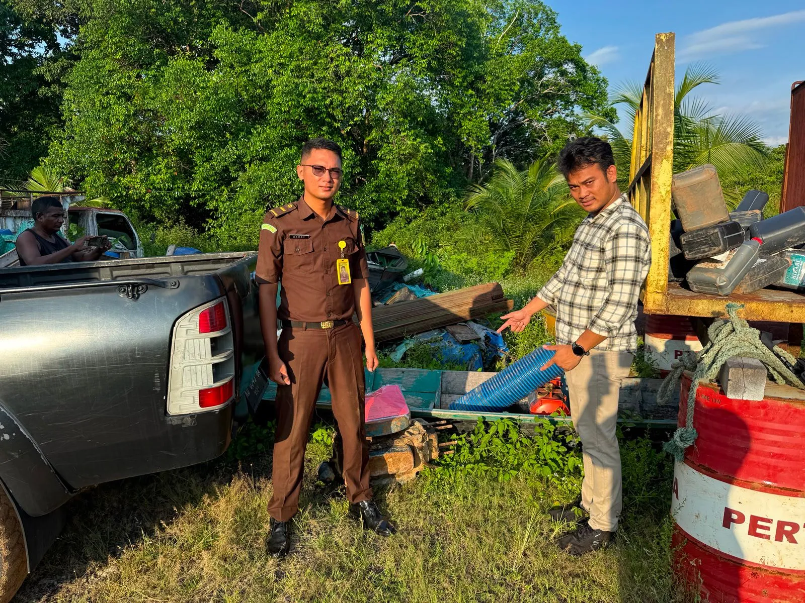 Satreskrim Polres Ketapang Limpahkan Tersangka dan Barang Bukti Kasus PETI Di Sungai Penjawaan ke Kejaksaan Negeri Ketapang