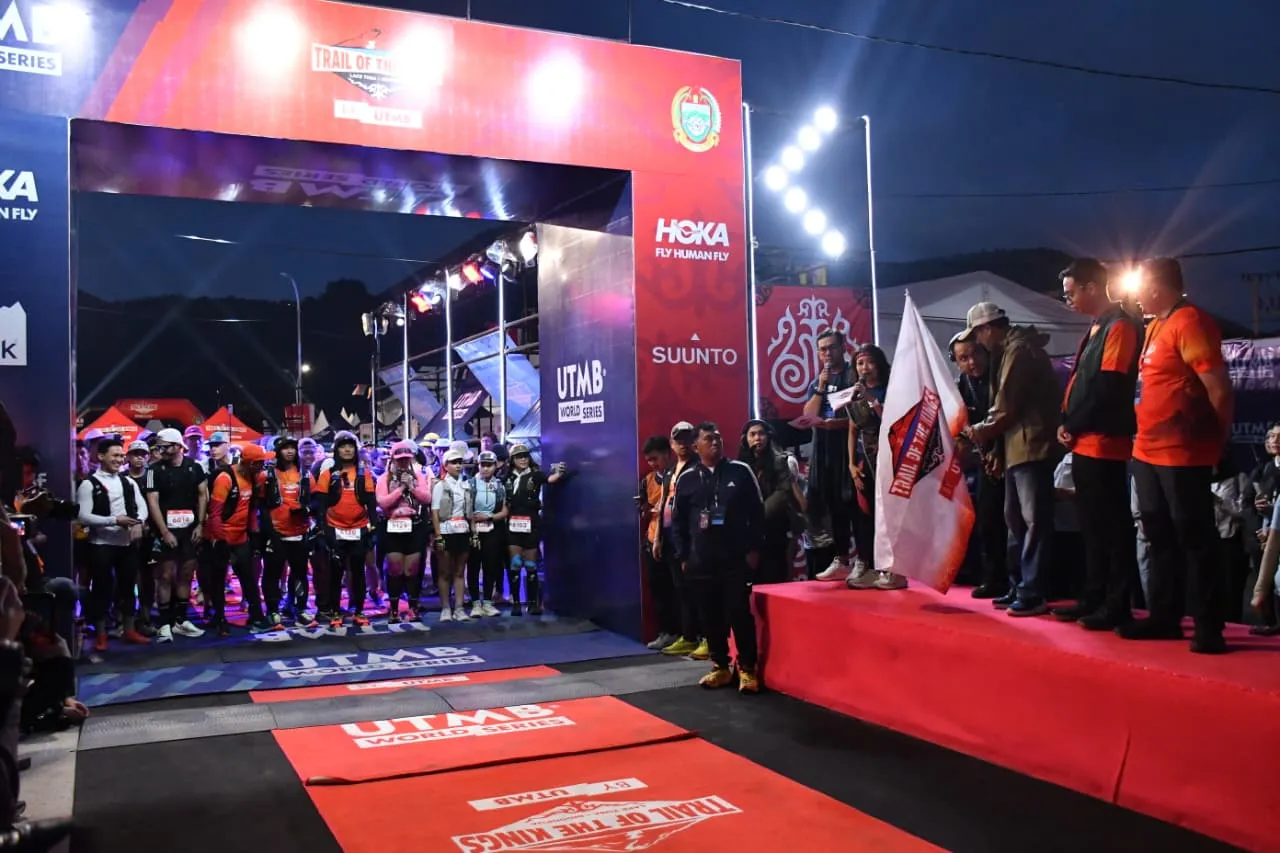 Runner 60K dan 28K Resmi Dilepas, Ratusan Pelari Mancanegara  Bersiap Taklukkan Jalur Ekstrem di Samosir