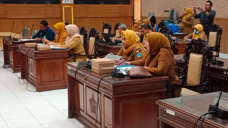 Komisi I DPRD Kota Probolinggo Bahas Implementasi Perda KIP dan Rencana Pengangkatan PPPK Paruh Waktu Menjadi Penuh Waktu