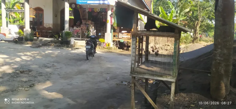 BBM Langka di Tingkat Pengecer, Roda Ekonomi Desa di Sampang Terancam Lumpuh