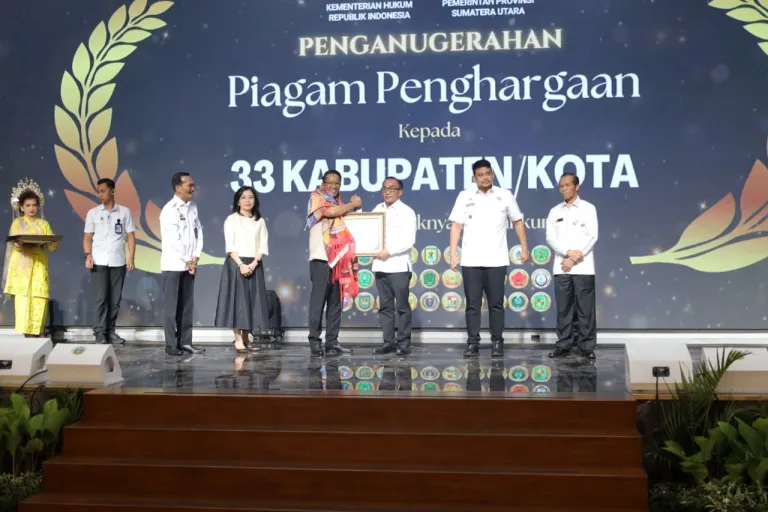 Peresmian Posbankum Desa/Kelurahan se-Sumut, Wabup Terima Piagam Penghargaan dari Menteri Hukum RI