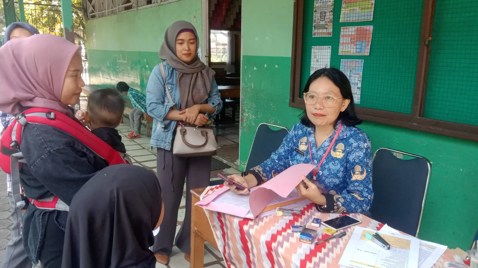 Pada Hari Ini Para Sekolah Mulai Melakukan Verifikasi Berkas Pendaftaran