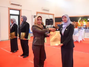 Lantik 6 Kepala Puskesmas, Ning Ita Tekankan Mutu Layanan Tak Boleh Turun Meski Fiskal Terbatas