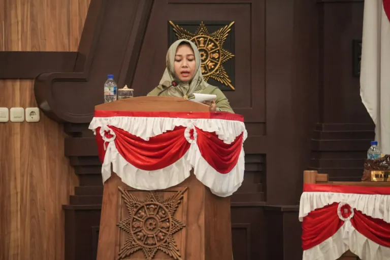 Paripurna DPRD, Wali Kota Mojokerto Sampaikan Penjelasan Raperda Pertanggungjawaban Pelaksanaan APBD 2025