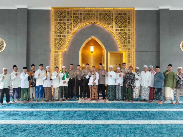 Polres Pasuruan Gelar Safari Shalat Jumat, Perkuat Sinergi Polisi dan Ulama Bernuansa Religi