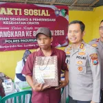 Kapolres Pasuruan Blusukan ke Rumah Warga Kurang Mampu di Lumbang, Salurkan Bansos dan Layanan Kesehatan Gratis