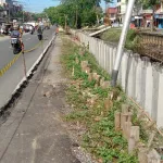 Adanya Proyek Turap, Jalan di Sungai Raya Dalam Mengalami Keretakan