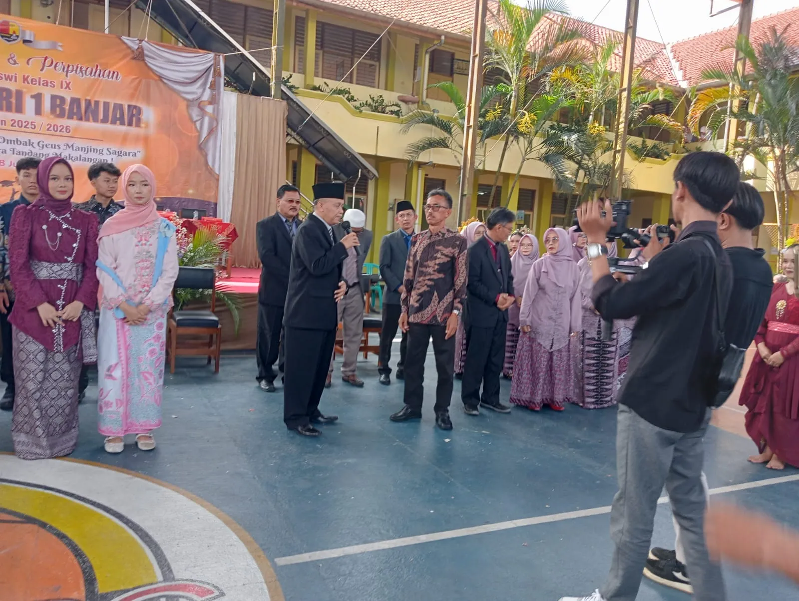 Pelepasan Siswa Kelas IX SMP Negeri 1 Banjar Berlangsung Khidmat dan Meriah