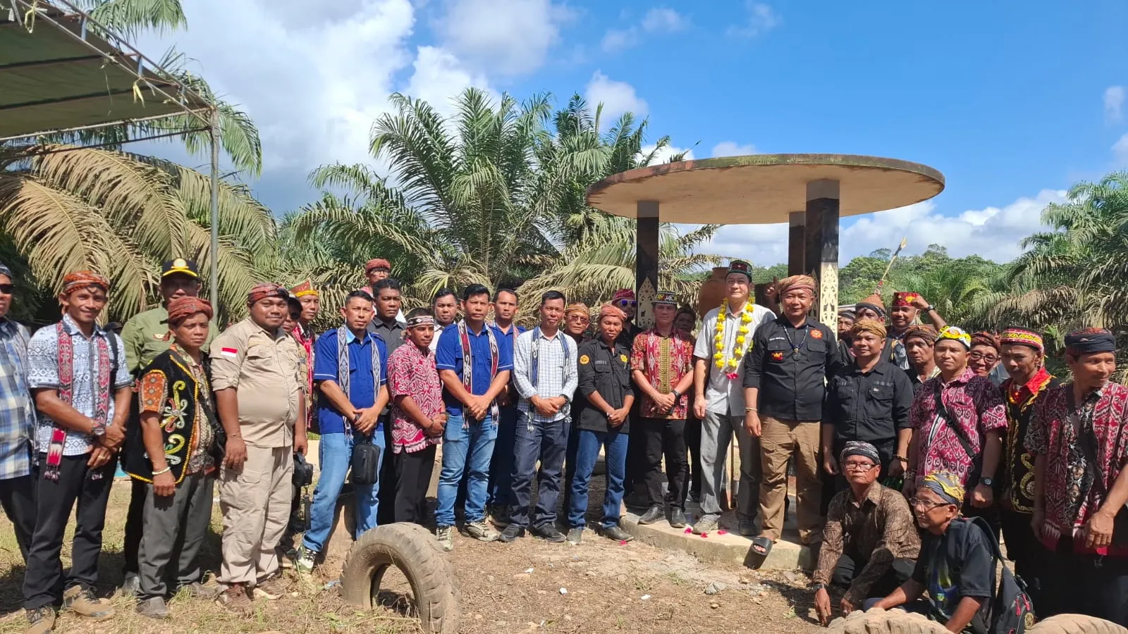 Polsek Jelai Hulu Bersama TNI dan Instansi Terkait Laksanakan Pengamanan Pembukaan Portal Adat Akses PT. FAPE dan PT. USP