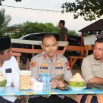 Kapolres Ketapang Laksanakan Silaturahmi Kamtibmas Kepada Tokoh Masyarakat dan Pemerintah Desa Kinjil Pesisir Kec. Benua Kayong