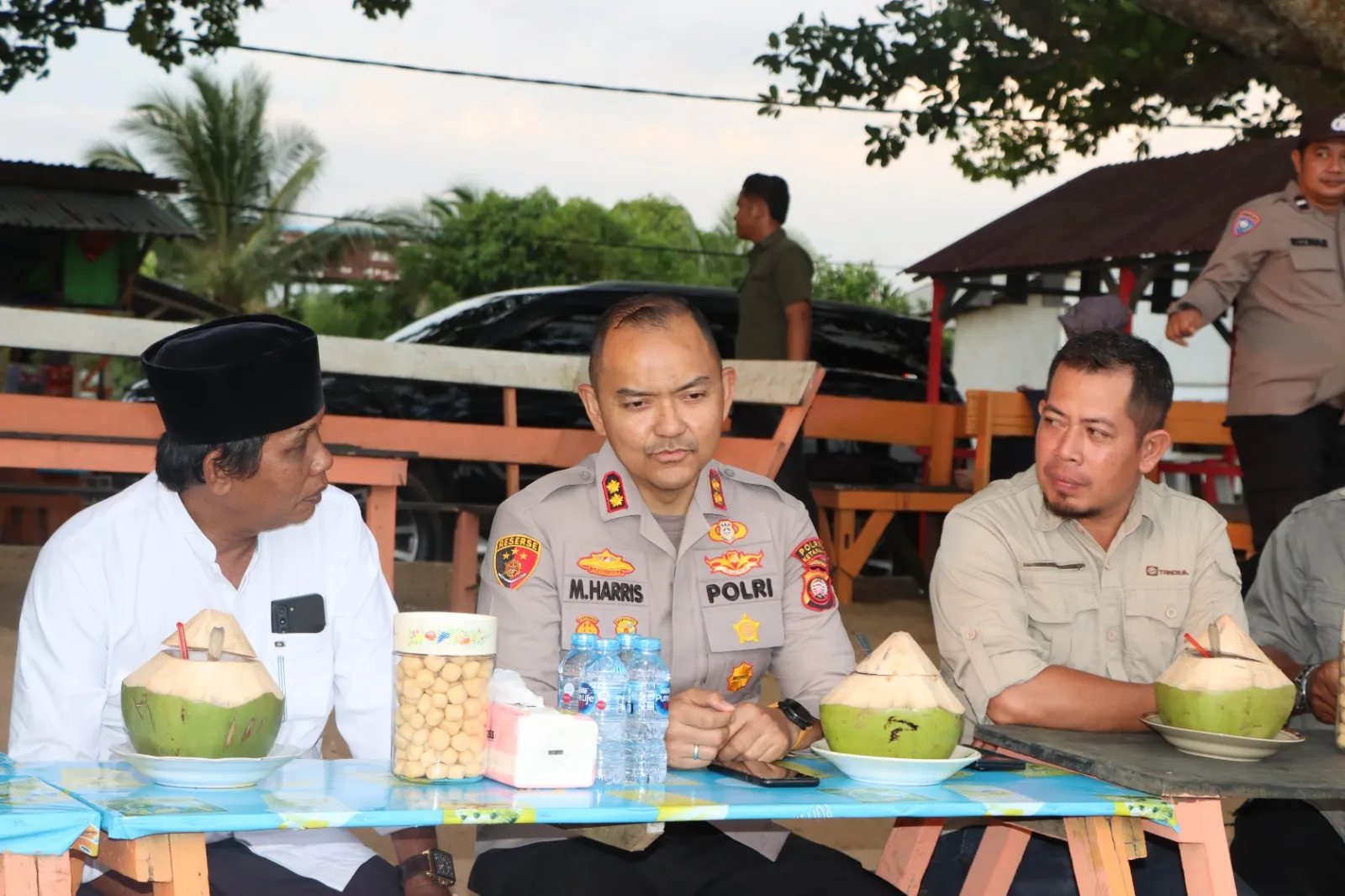 Kapolres Ketapang Laksanakan Silaturahmi Kamtibmas Kepada Tokoh Masyarakat dan Pemerintah Desa Kinjil Pesisir Kec. Benua Kayong