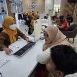 Syarat SPMB 2026: MPP Cimahi Diserbu Ratusan Wali Murid untuk Aktivasi IKD