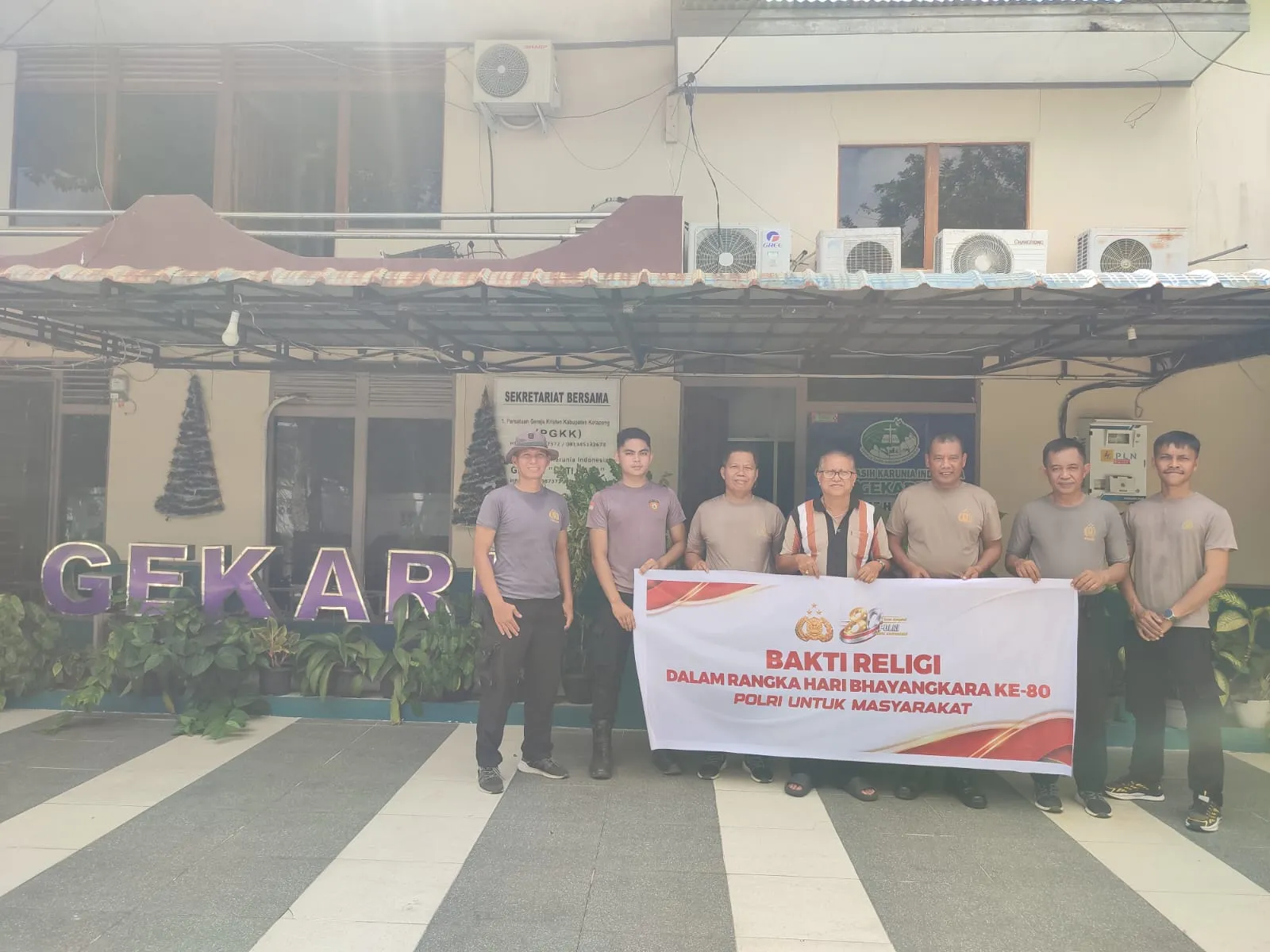 Sambut Hari Bhayangkara ke-80, Sat Samapta Polres Ketapang Gelar Bakti Religi di Gereja GEKARI