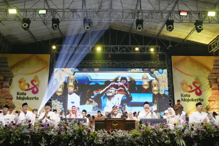 Pengajian Akbar Sambut HUT ke-108, Pemkot Mojokerto Gelar Pengajian Akbar Bersama Gus Iqdam