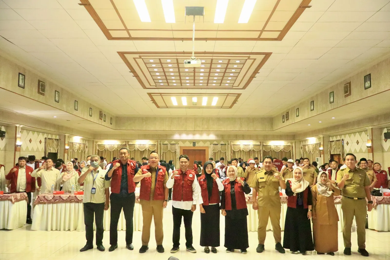 Wakil Bupati Gresik Lepas 200 Mahasiswa KKN Universitas Gresik, Dorong Hadirkan Solusi Nyata bagi Desa