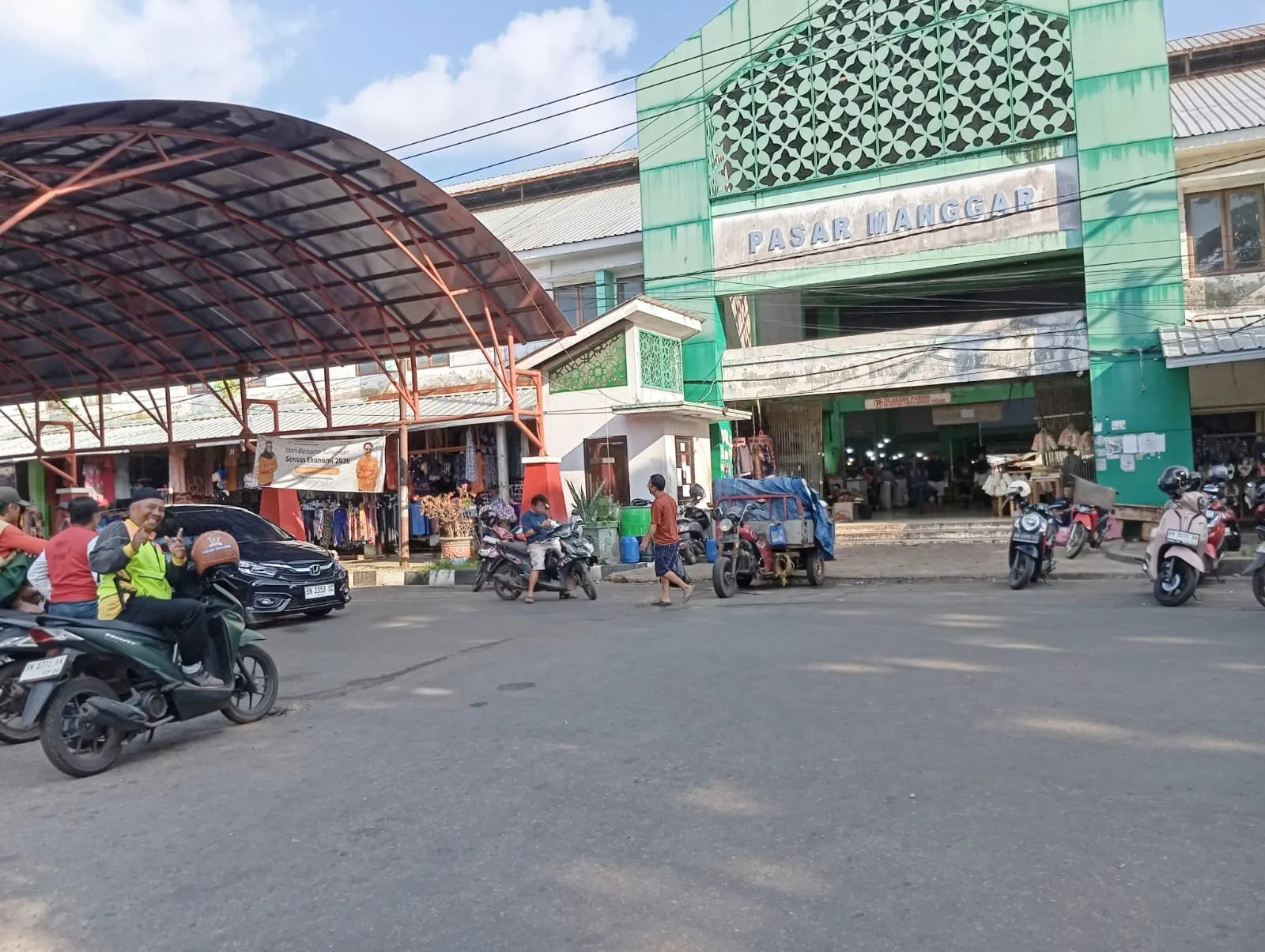 Pasar Lipat Kajang Manggar Sepi, Juru Parkir Ojeg Pengkolan Keluhkan Penurunan Pengunjung