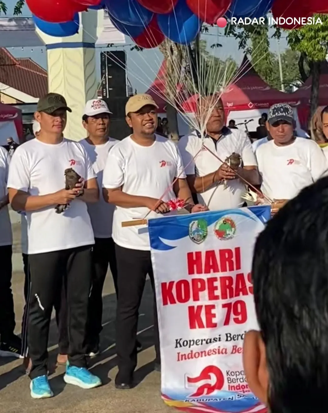 Harmoni Ekonomi Kerakyatan: Pemkab Sampang Tebar Kebahagiaan Lewat Bazar Sembako Murah dan Harkopnas ke-79