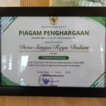 Desa Sungai Raya Dalam Mendapatkan Piagam penghargaan Pelayanan Desa Terbaik