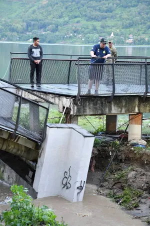 Akibat Luapan Sungai Sioto, Jembatan WFC Rusak, Bupati Samosir Gerak Cepat Koordinasi dengan Kementerian PU