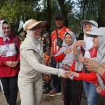 Jalan Sehat HUT Ke-64 PWRI, Ning Ita Ajak Lansia Tetap Aktif dan Bugar