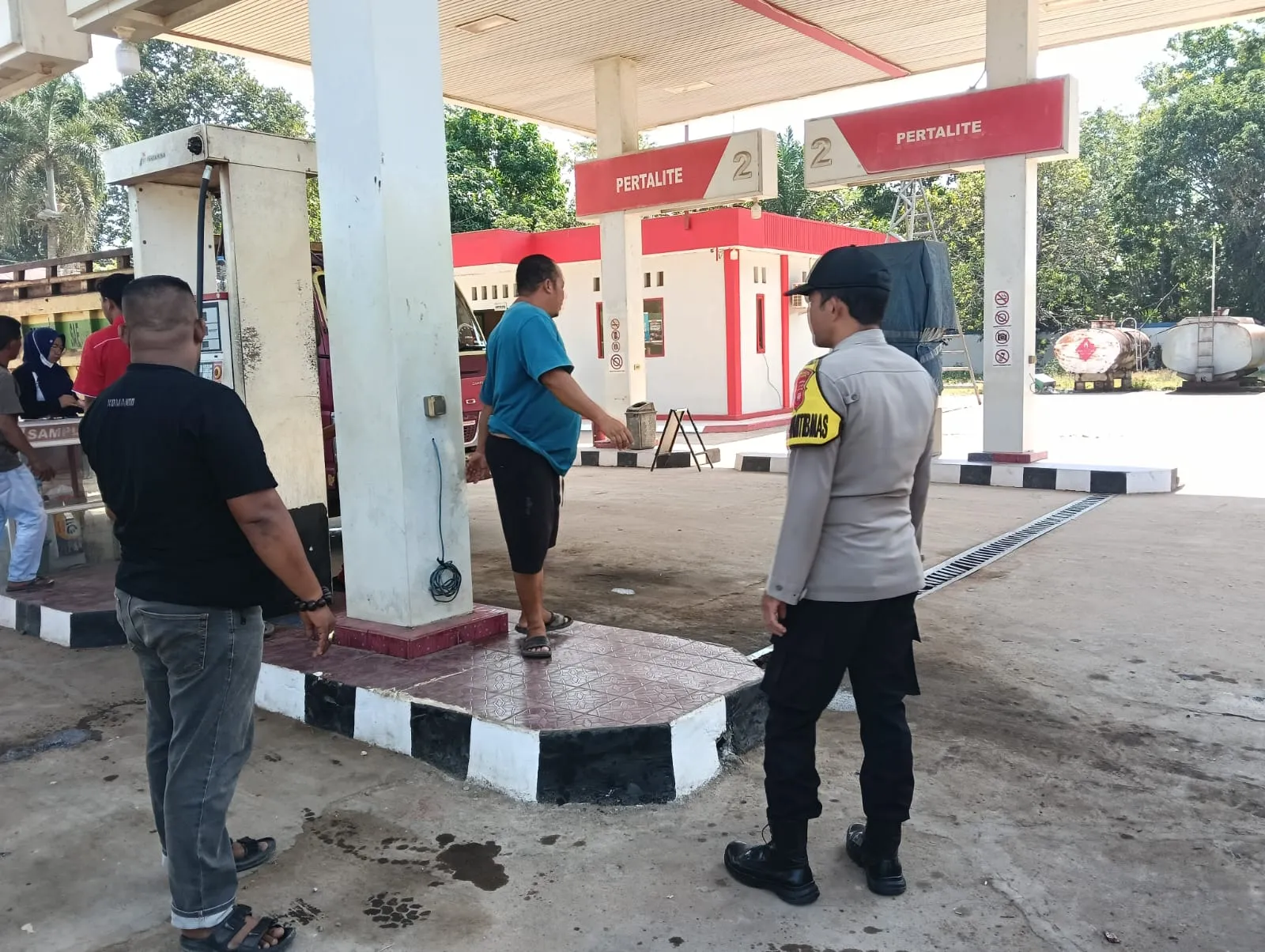 Jajaran Polsek Polres Ketapang Terus Pantau dan Awasi Penyaluran BBM di Setiap SPBU