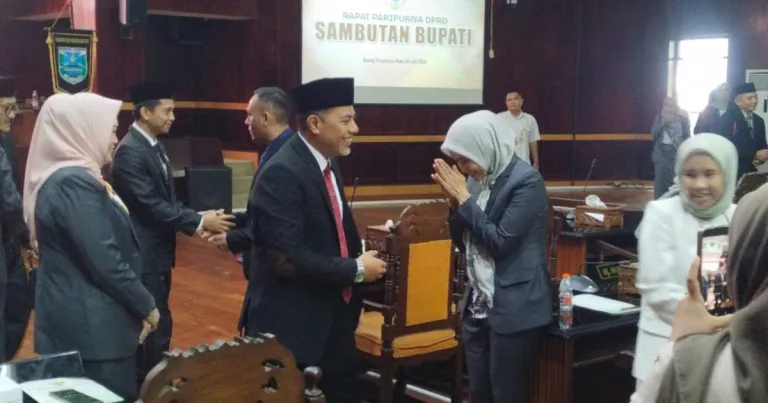 Rapat Paripurna DPRD, Bupati probolinggo Penyelesaian Target Satu Puntu Rampung dan Transparan.