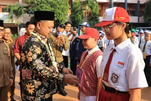 Buka MPLS Ramah Anak, Bupati Gresik Jadikan UPT SMPN 1 Pelopor Sekolah Moderasi Beragama