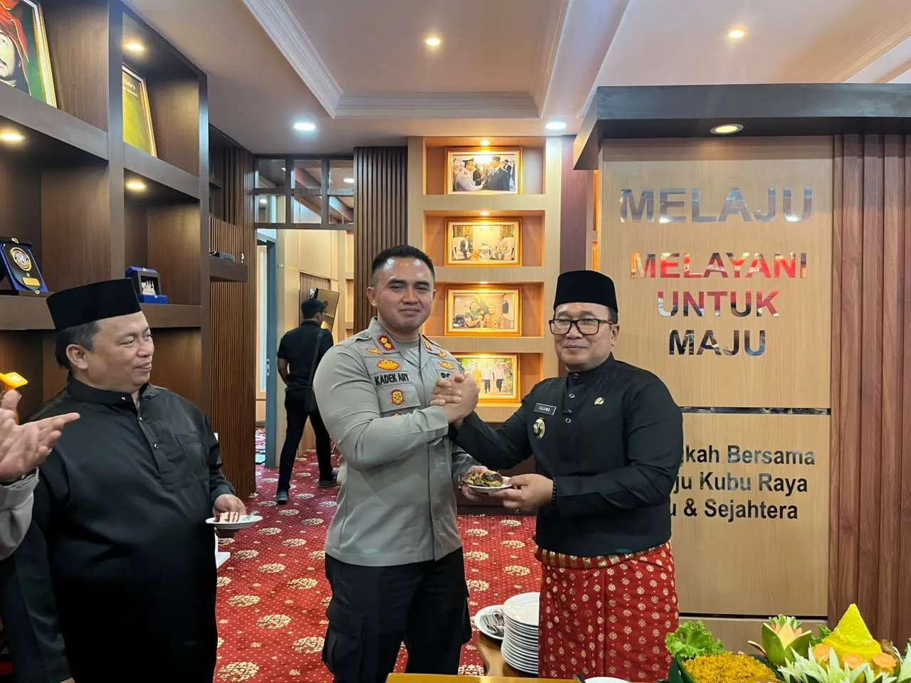 Kejutan HUT ke-19 Kubu Raya, Sujiwo: Meski Kapolres Pindah Tugas, Hatinya Tetap Bersama Kami