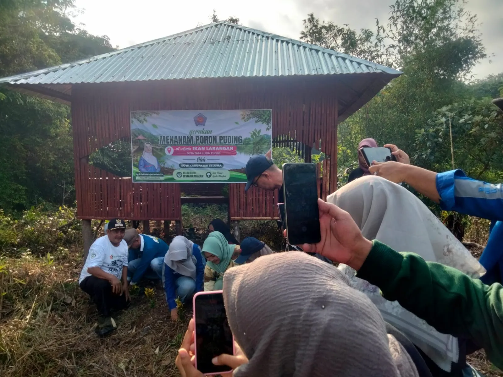 Pemdes Taba Lubuk puding Sambut Baik Gabungan Organisasi Wisata Seluma Tanam Pohon Puding di Wisata Ikan Larangan Dukung Kelestarian Alam