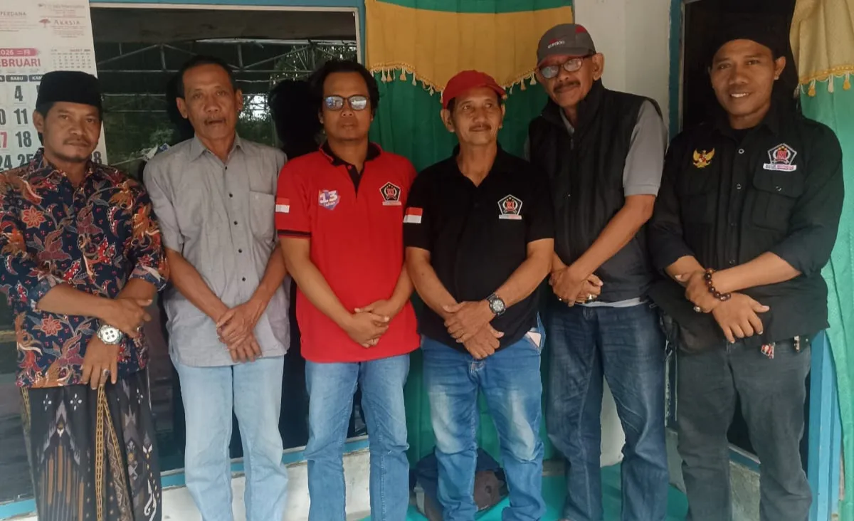 Duka Menyelimuti Radar Indonesia: Pemred Beserta Biro Gelar Takziah ke Bangkalan