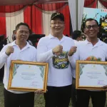Komitmen Jaga Pesisir, Bupati Gresik Raih Penghargaan di Festival Mangrove Jatim ke-10