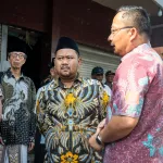 Bupati dan Wakil Bupati Gresik Salurkan Bantuan Stimulan Material Untuk Korban Kebakaran Sembayat