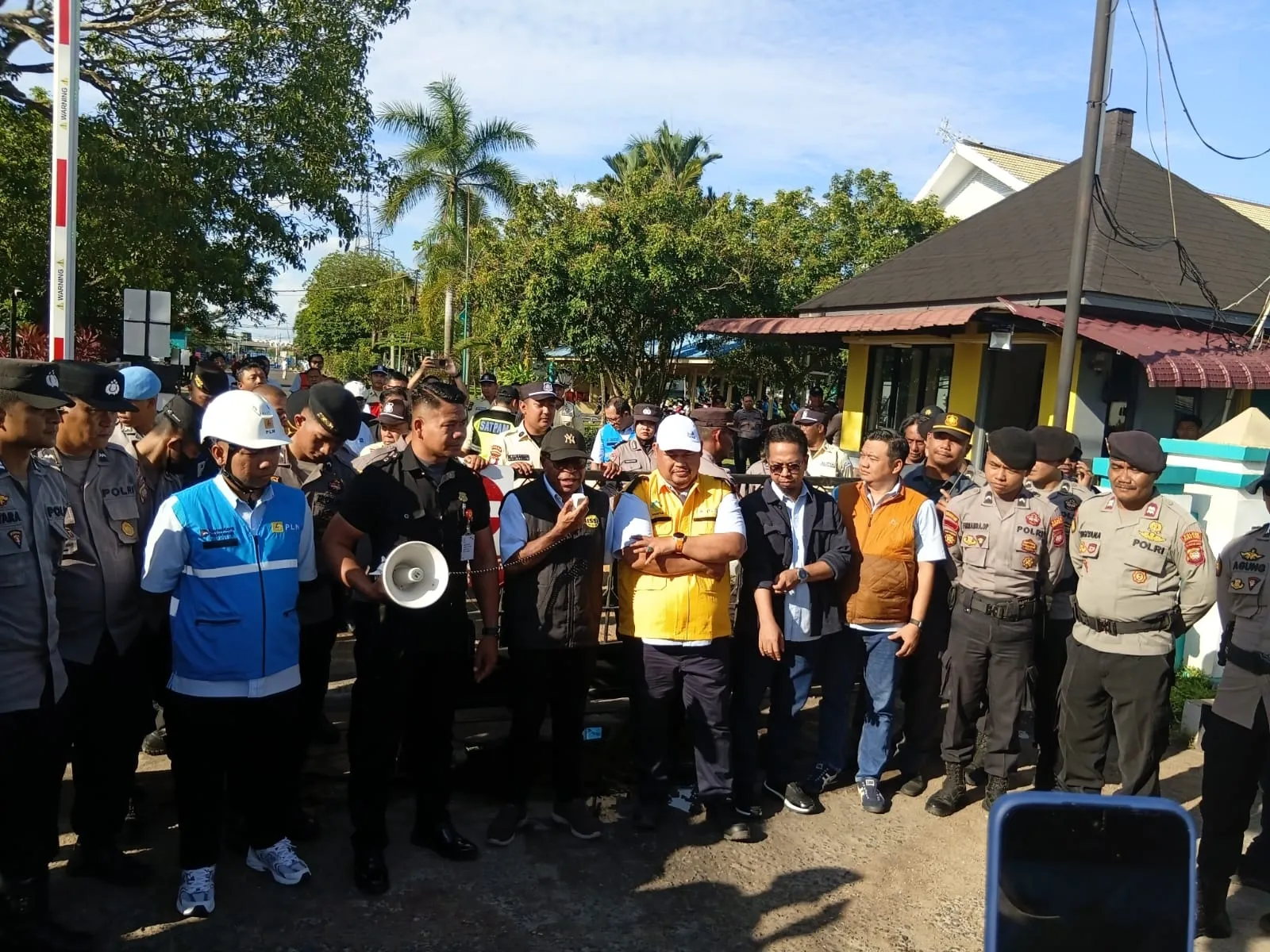 Akibat Pemadaman  Listrik Barisan Pemuda Melayu Lakukan Demontrasi