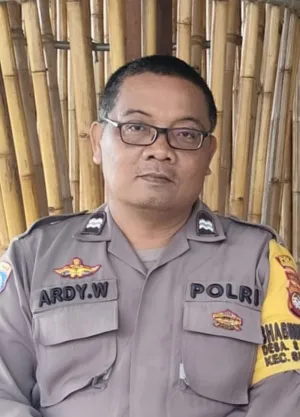 Bhabinkamtibmas Desa Sungai Raya Dalam Menghimbau, “Jelang ” Pilkades PAW “AYO Kita Jaga Keamanan Dan Ketertiban.