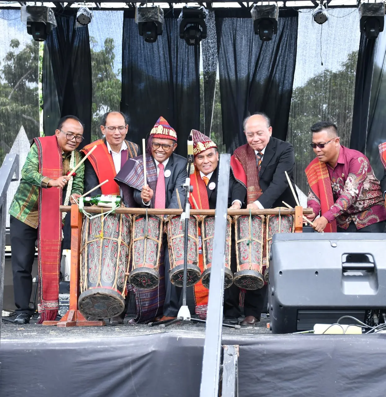 Wabup Samosir Ajak Pomparan Toga Samosir Berkontribusi Membangun Bona Pasogit, Pesta Bolon PTSBI Gaungkan Persatuan dan Pelestarian Budaya Batak