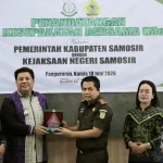 Pemkab Samosir dan Kejari Samosir Perpanjang Kerja Sama Penanganan Masalah Hukum Perdata dan Tata Usaha Negara