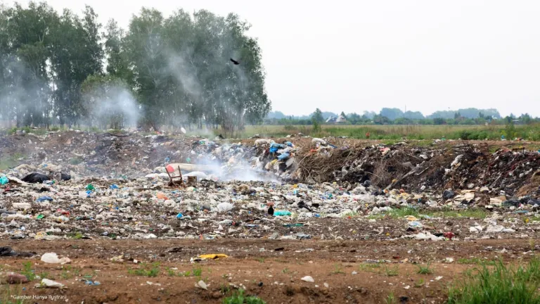 Nekat Bakar Sampah di Cimahi? Siap-Siap Hadapi Sanksi Hukum!