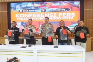 Dua Pelaku Pembunuhan ManusiaDua Pelaku Pembunuhan Manusia Silver di Probolinggo Ditangkap di Kediri, Satu Buron Silver di Probolinggo Ditangkap di Kediri, Satu Buron