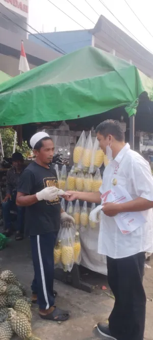 DPW APKLI Kalbar bagikan 1300 Masker Ke PKL