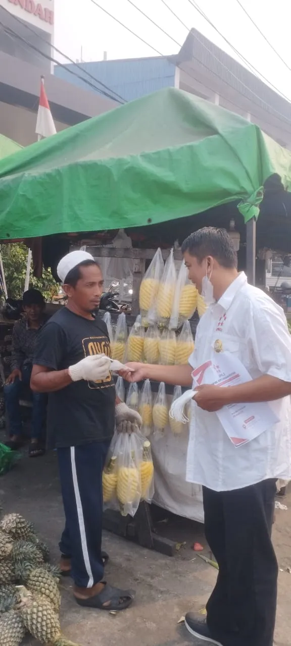 DPW APKLI Kalbar bagikan 1300 Masker Ke PKL