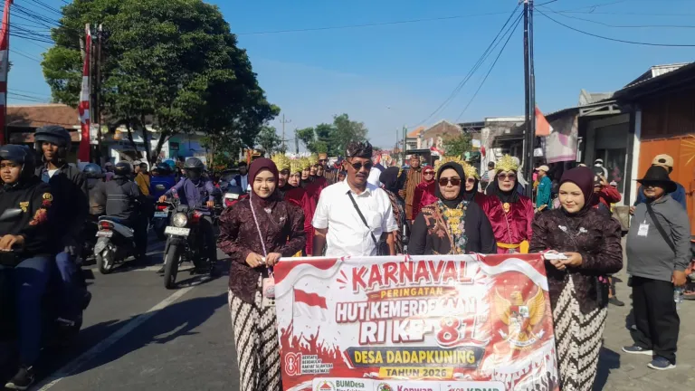 Semarak HUT RI ke-81, Desa Dadapkuning Gelar Karnaval, Warga Antusias Tampilkan Kreativitas