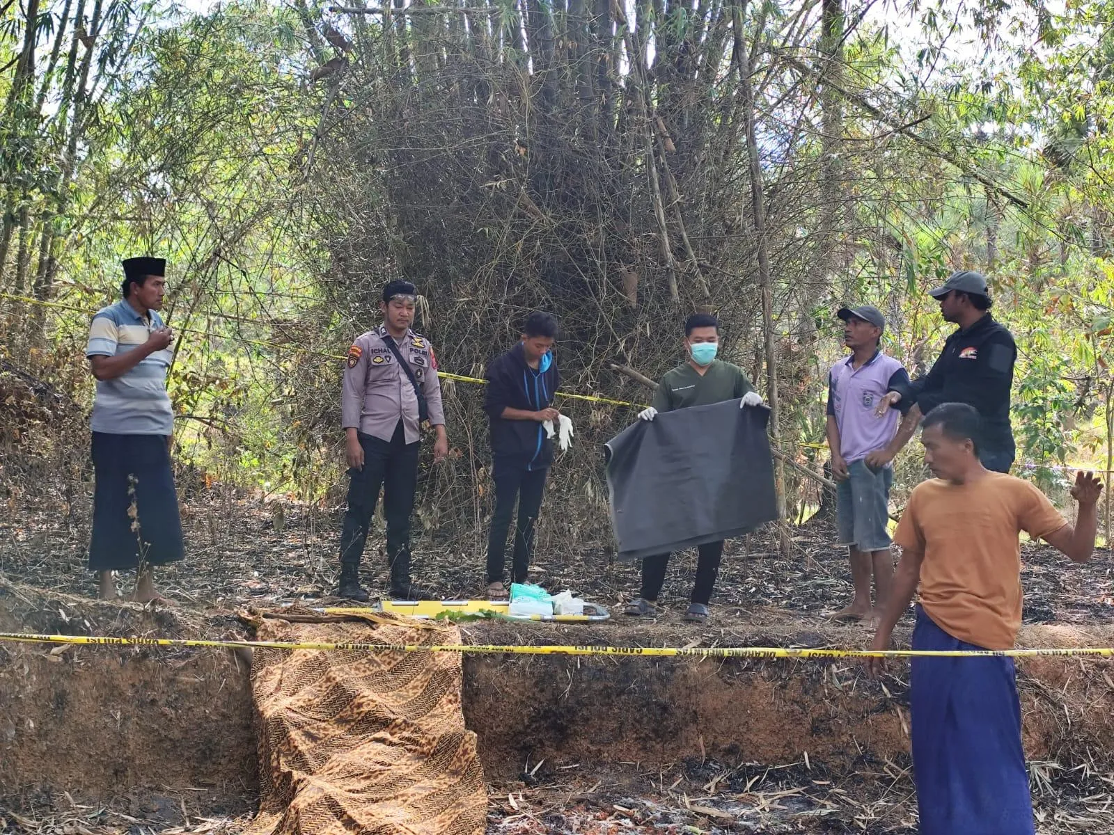 Warga Temukan Mayat dalam Kondisi Terbakar di Batang-Batang, Polisi Lakukan Olah TKP