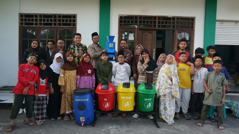 Dari Sampah Menjadi Berkah: Dosen STIE Pemuda Wujudkan Pesantren Hijau melalui Program Circular Economy