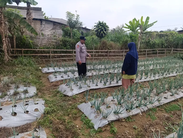 Polri Dampingi Program Pekarangan Pangan Bergizi di Desa Pungging